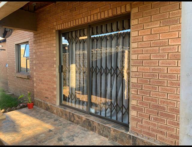 3 BEDROOM HOUSE FOR SALE IN MOHLAKENG